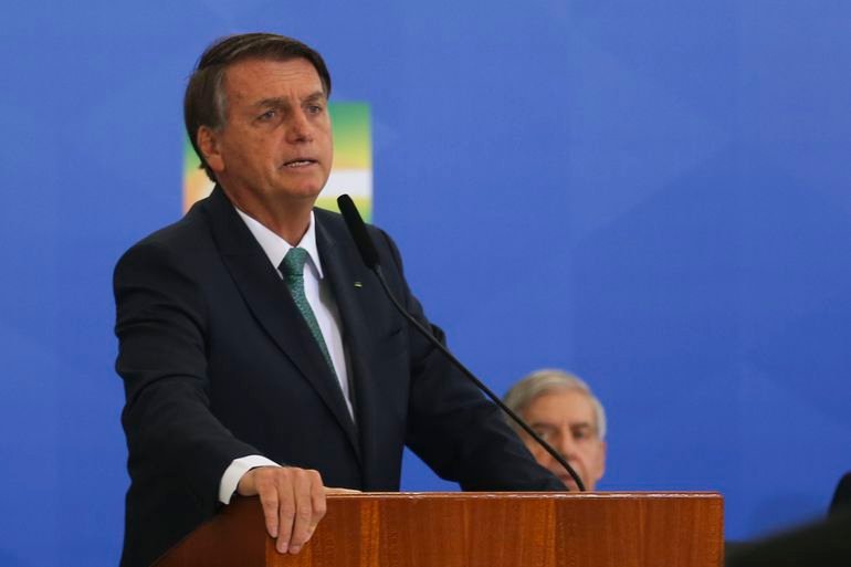 Bolsonaro rejeita proposta de Temer para revogar perdão a deputado Daniel Silveira