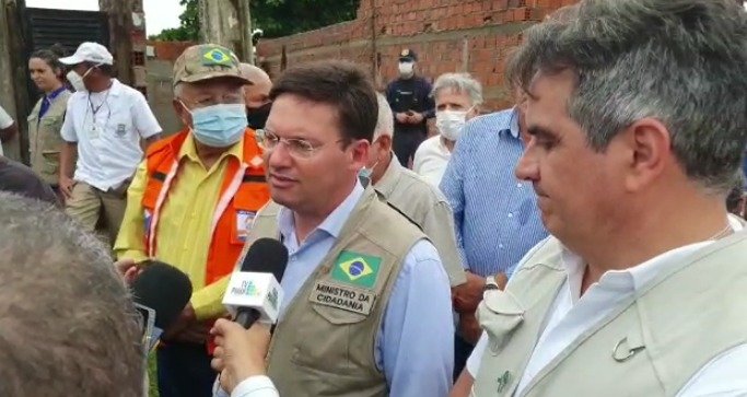 Ministros Ciro Nogueira e João Roma desembarcam em Teresina e visitam áreas alagadas