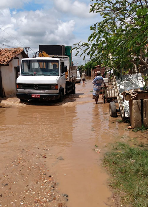 Em Teresina, 100 famílias estão desabrigadas por causa das chuvas