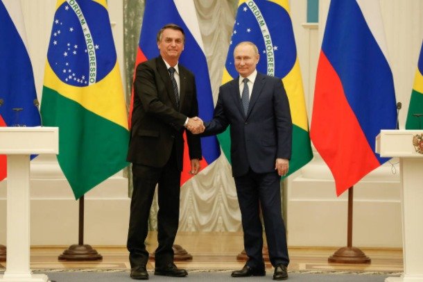 Bolsonaro vai à Hungria após visita a Putin