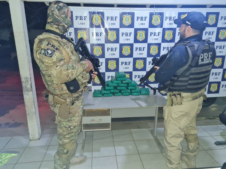 PRF apreende 23 Kg de cocaína avaliada em 4 milhões em Parnaíba
