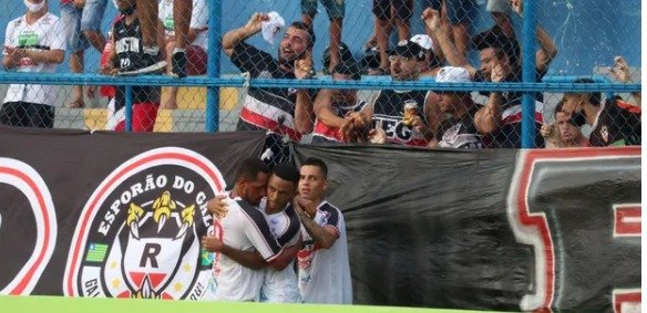 River goleia o Flamengo e se mantém no G4