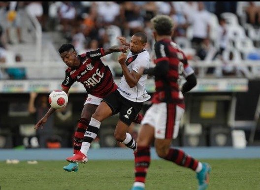 Flamengo vence o Vasco em clássico de golaços
