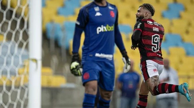 Flamengo vence o Vasco pela primeira partida da semifinal do Carioca