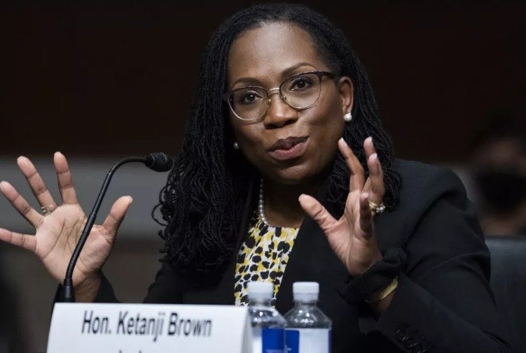 Senado aprova indicação de Ketanji Brown Jackson para Suprema Corte dos EUA