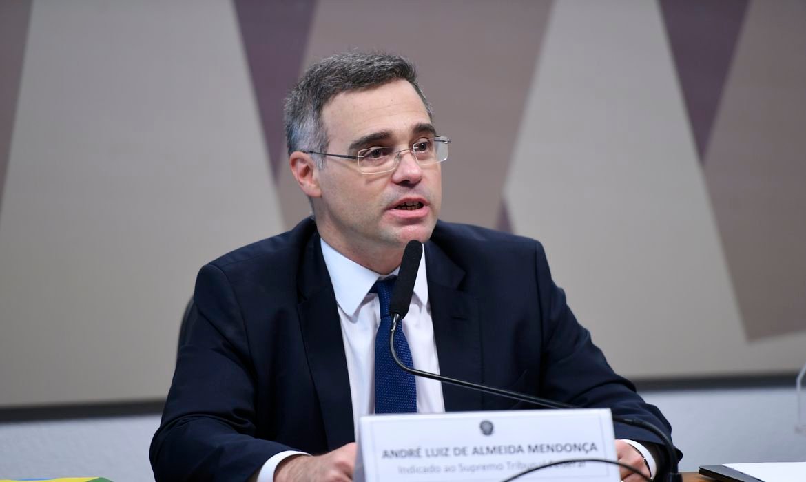 Ministro André Mendonça derruba políticas estaduais de ICMS sobre diesel