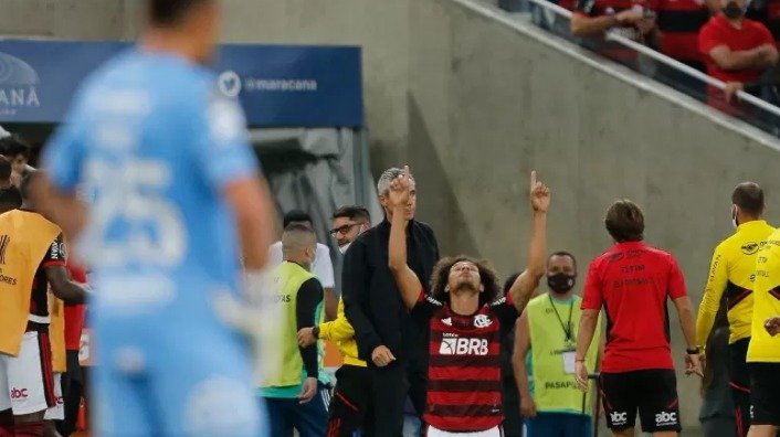 Flamengo derrota Universidad Católica e se classifica às oitavas da Libertadores