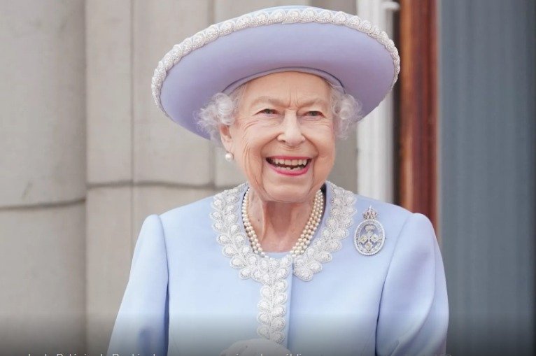 Rainha Elizabeth II inaugura celebrações do Jubileu de Platina em Londres