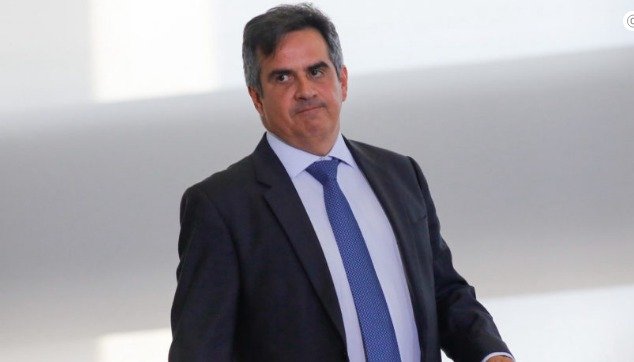Ministro Ciro Nogueira desiste de tirar licença da Casa Civil