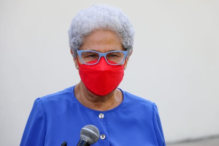 Regina Sousa decreta o fim do uso de máscaras em ambientes fechados