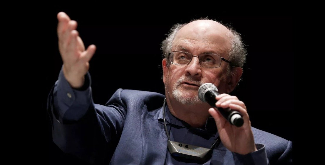 Polícia de Nova York identifica o responsável por atacar escritor Salman Rushdie