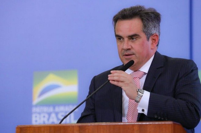 Ministro Ciro Nogueira confirma licença da Casa Civil