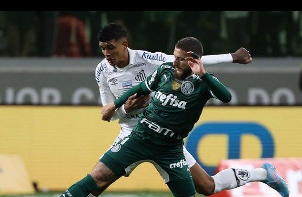 Palmeiras bate o Santos com um jogador a menos
