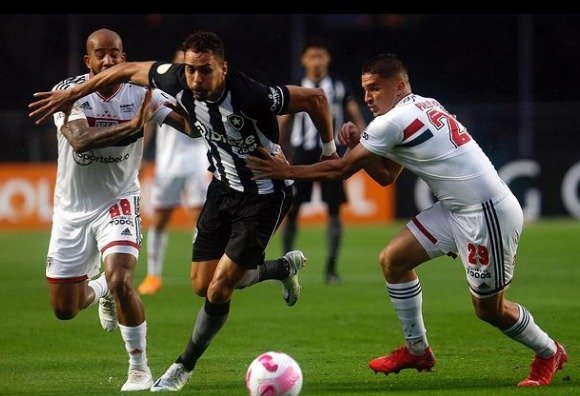 Botafogo derrota o São Paulo no Morumbi