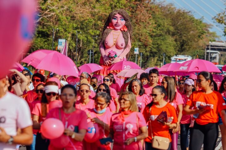 Caminhada do Outubro Rosa: Regina Sousa alerta para diagnóstico precoce do câncer de mama