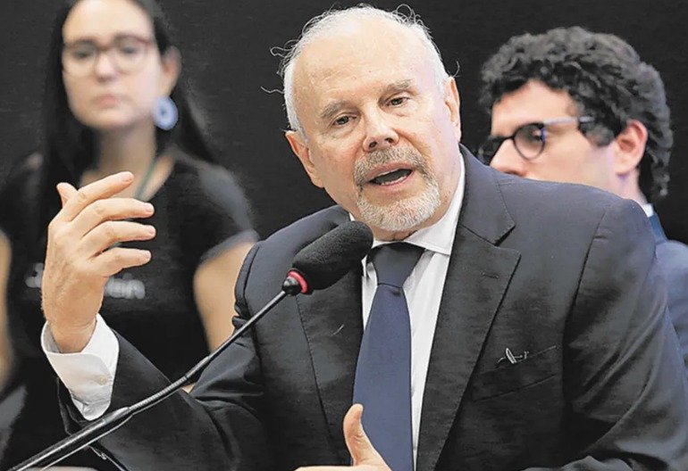 Mantega é barrado na equipe de transição de Lula por condenação