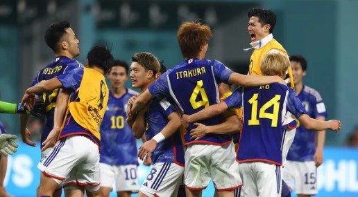 De virada, Japão vence a Alemanha na estreia da Copa