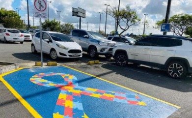 Lei obriga vaga de estacionamento para autistas