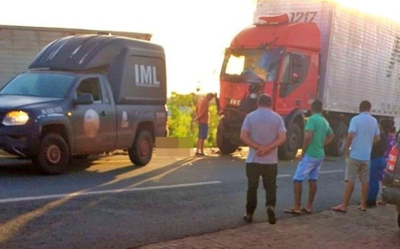 Colisão envolvendo dois caminhões deixa homem morto em Campo Maior