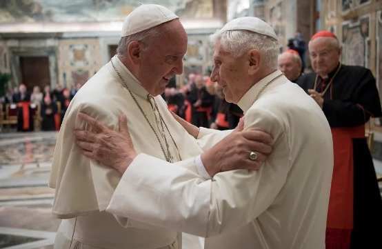 Papa Francisco pede orações por Bento XVI: “Está muito doente”