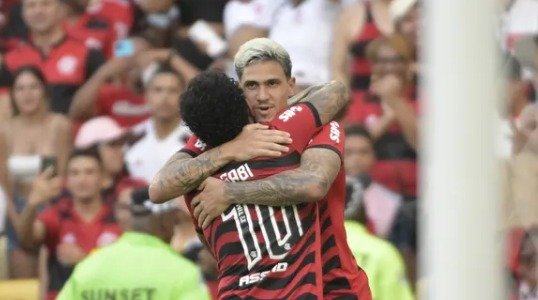 Flamengo goleia a Portuguesa em estreia de Vitor Pereira