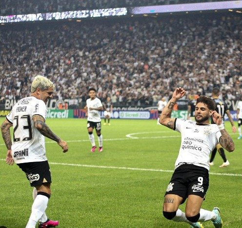 Corinthians vence a primeira sob comando de Lázaro com dois gols de Guedes