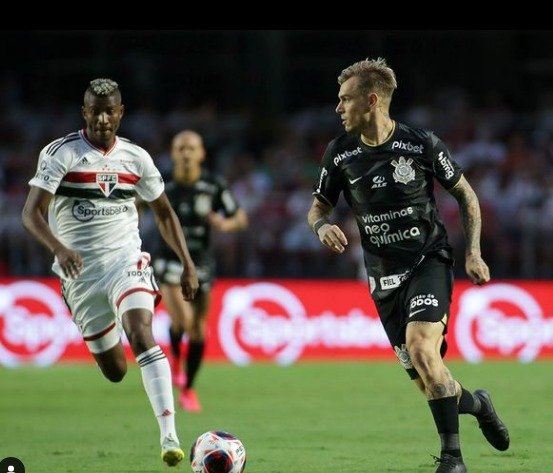 Corinthians bate São Paulo no Morumbi com dois de Adson