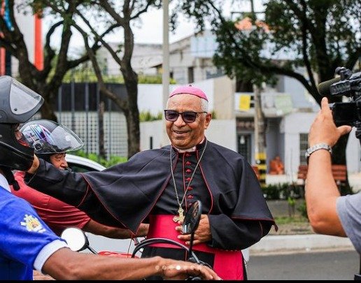 Dom Juarez toma posse na Arquidiocese de Teresina