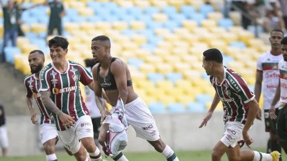 Fluminense vence a Portuguesa e assume vice-liderança do Carioca