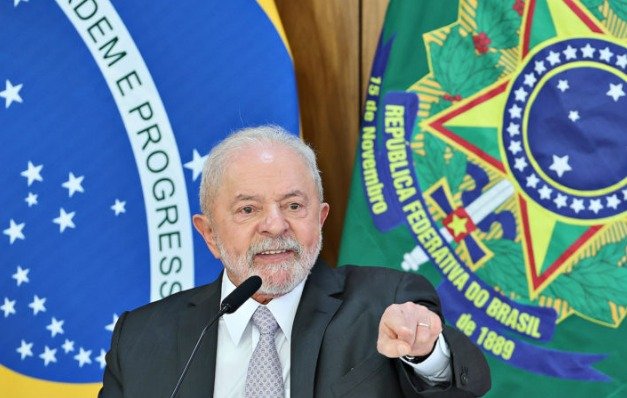 Lula fala em rever venda da Eletrobras