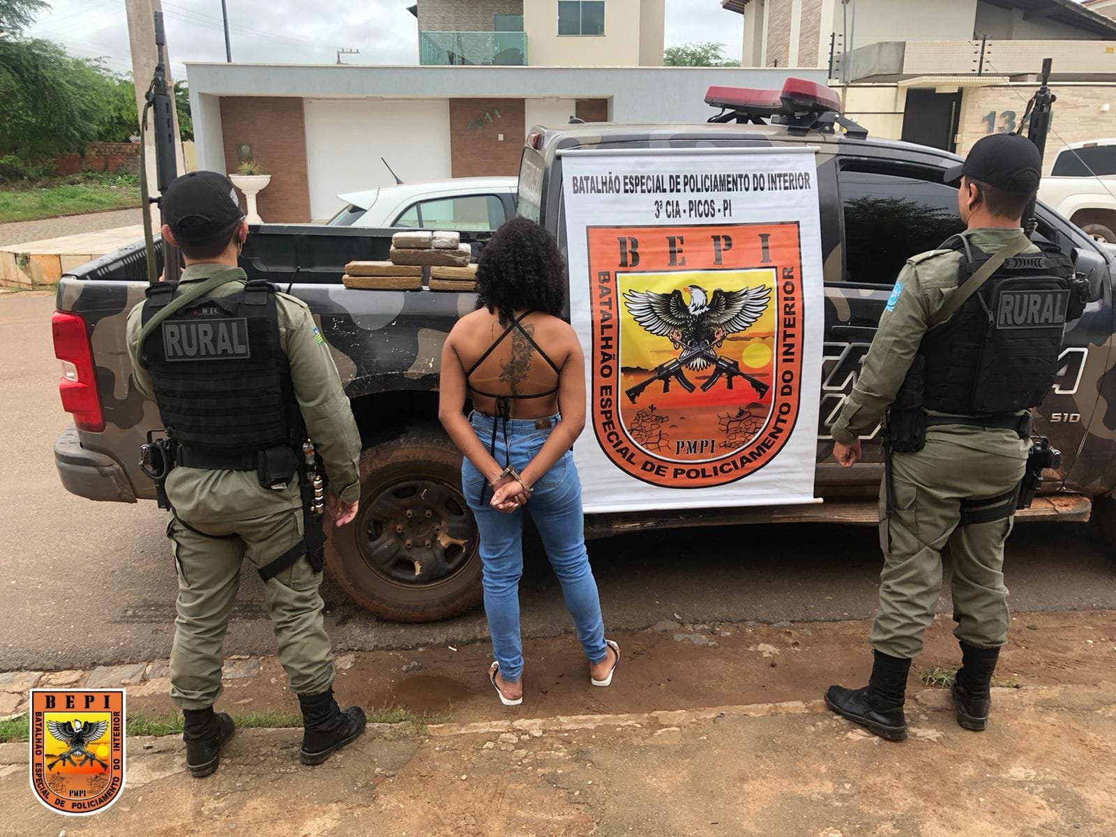 Mulher é presa em flagrante transportando drogas em Picos