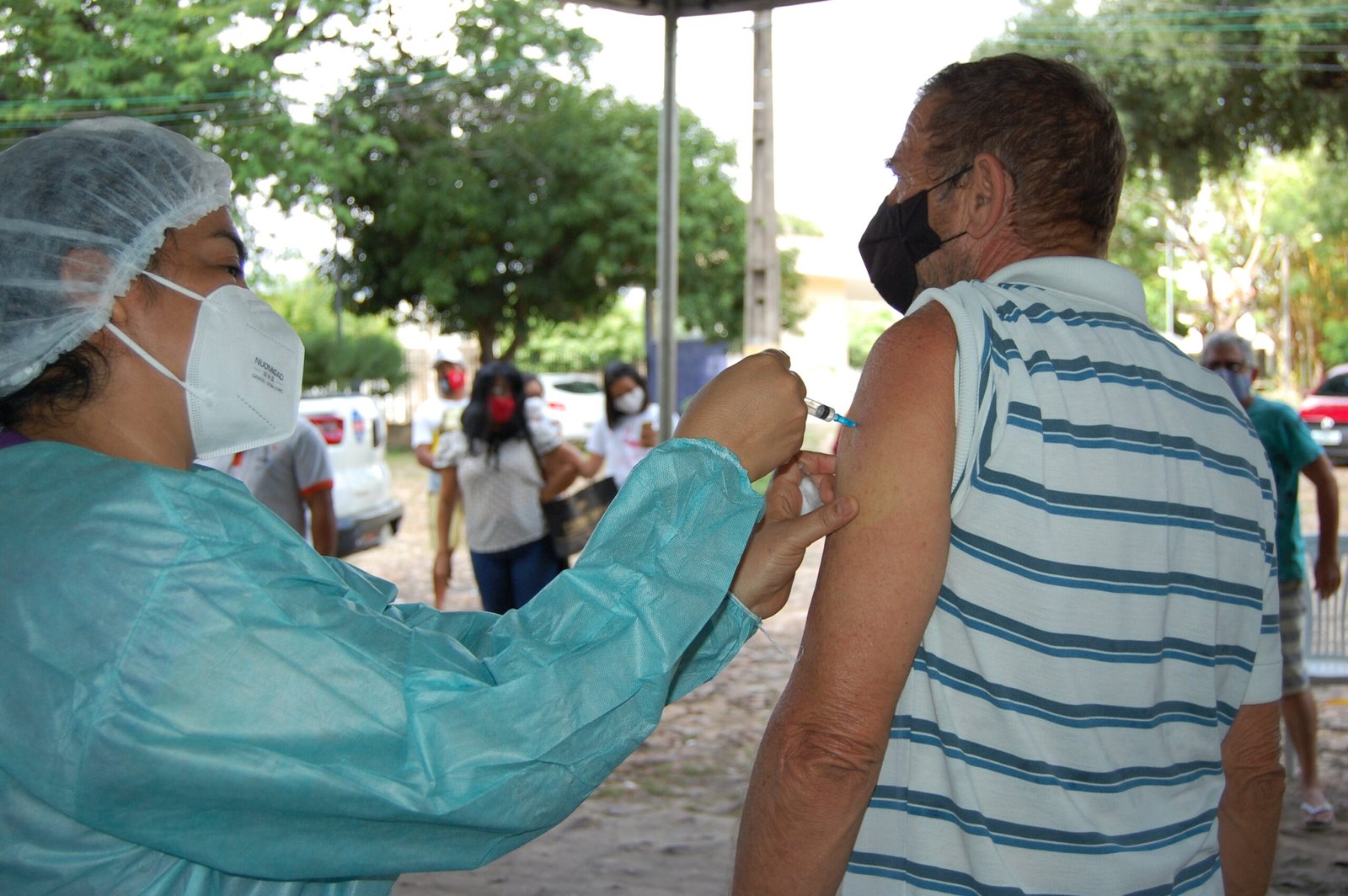 FMS aplica vacina bivalente em idosos de 60 anos na segunda-feira