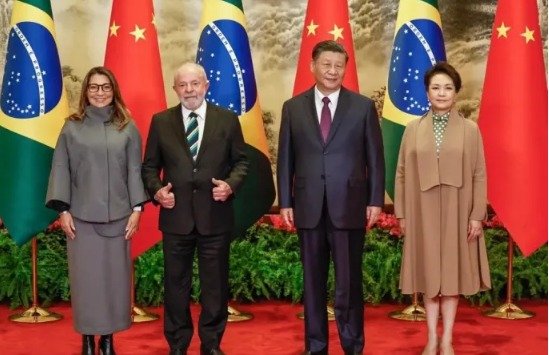 Lula e Xi Jinping assinam acordos comerciais e de parceria