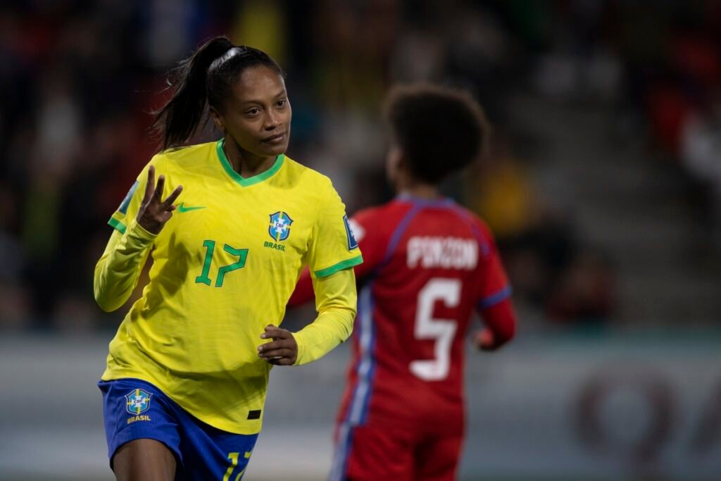 Brasil goleia Panamá na estreia da Copa Feminina